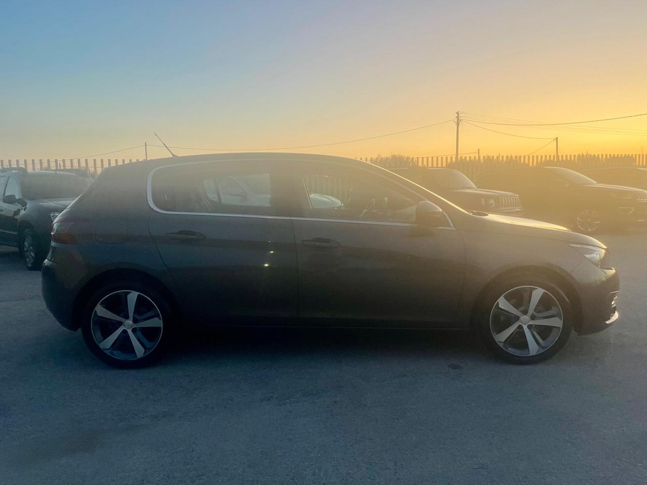 PEUGEOT 308 1.6 HDI 120CV BERLINA FULL LED MY18