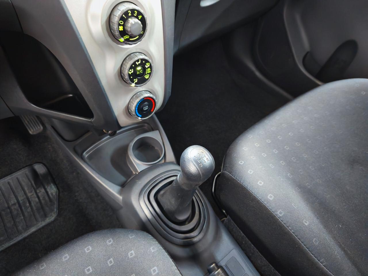 Toyota Yaris 1.0 5 porte