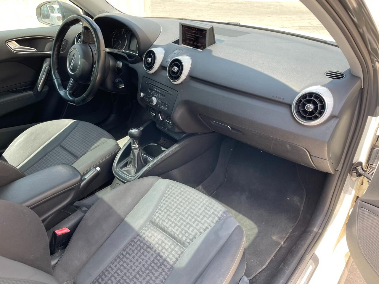 AUDI A1 1.6 TDI 105CV AMBITION PROMO ESTATE