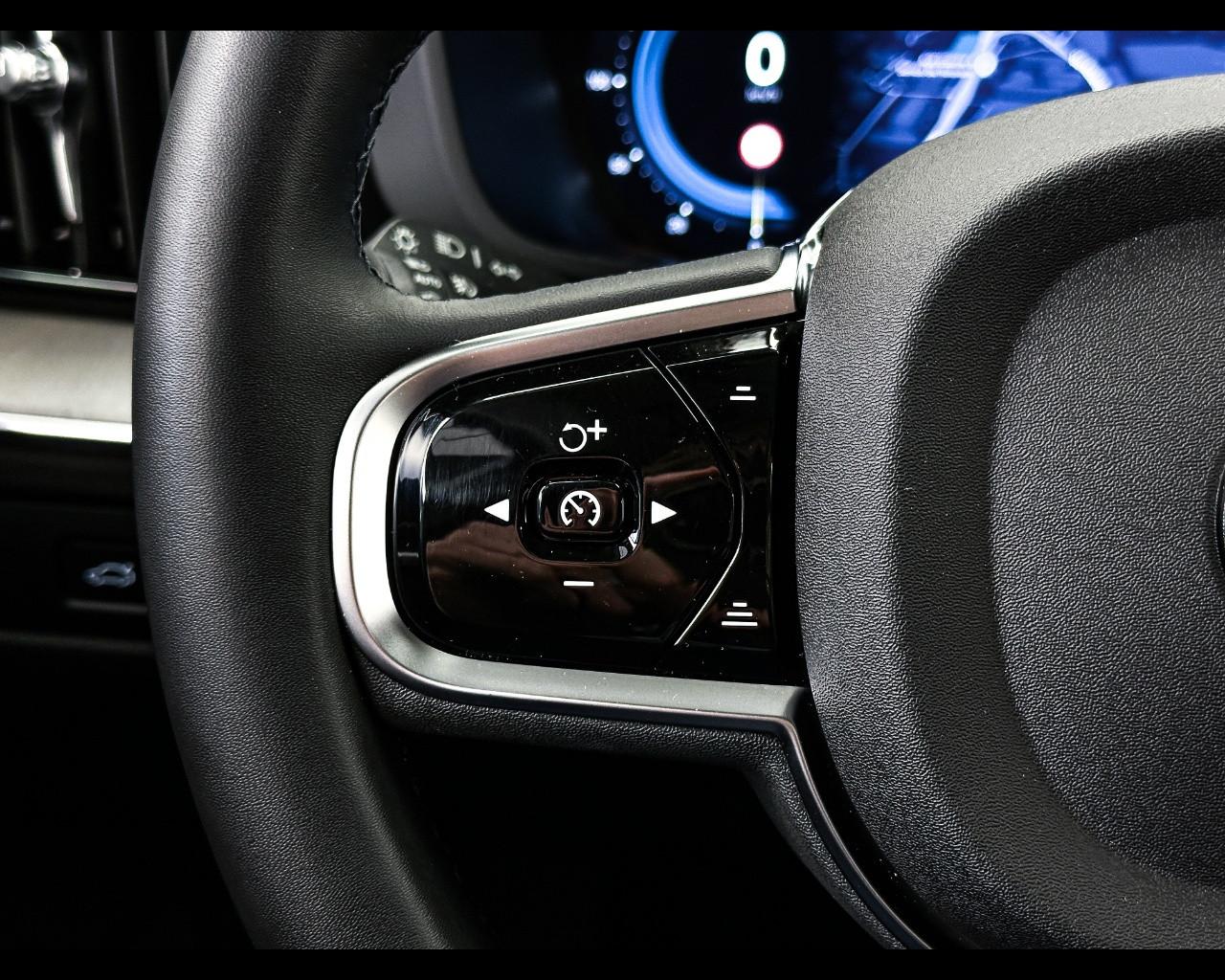VOLVO XC60 (2017-->) - XC60 T6 Plug-in hybrid AWD automatico Plus Bright