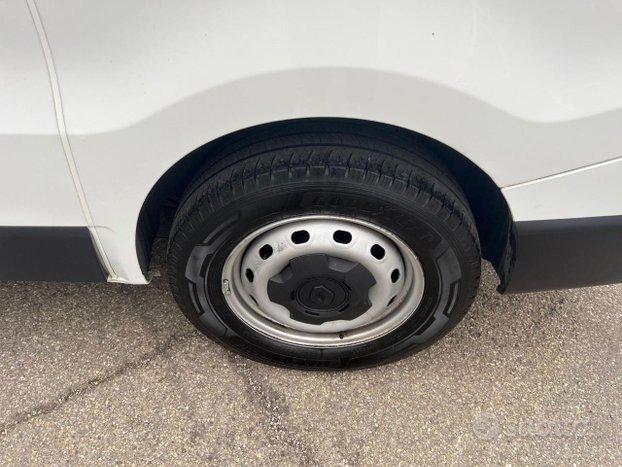 RENAULT Trafic T27 2.0 dCi 150CV Energy Advance-