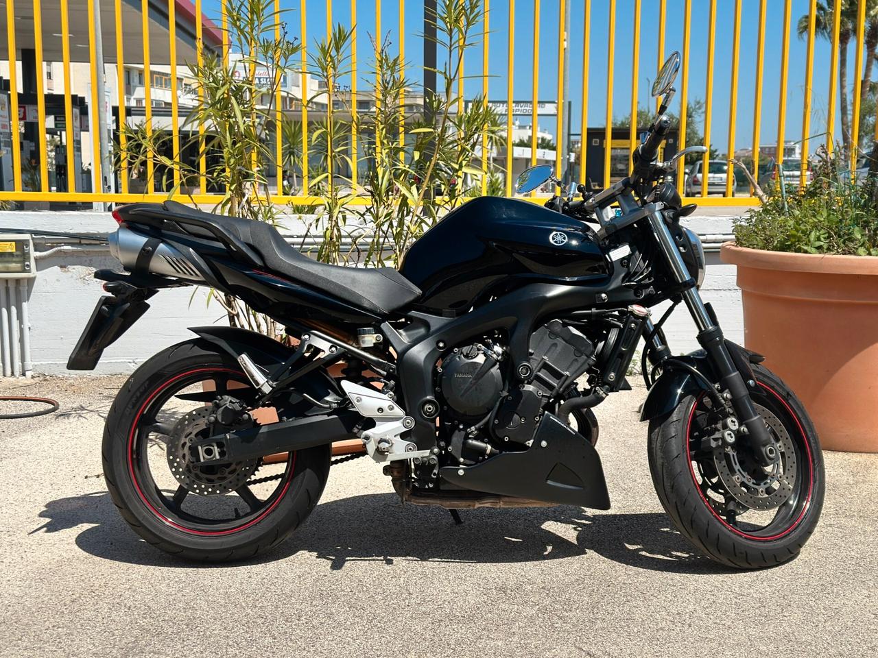 YAMAHA FZ6 S2 Black