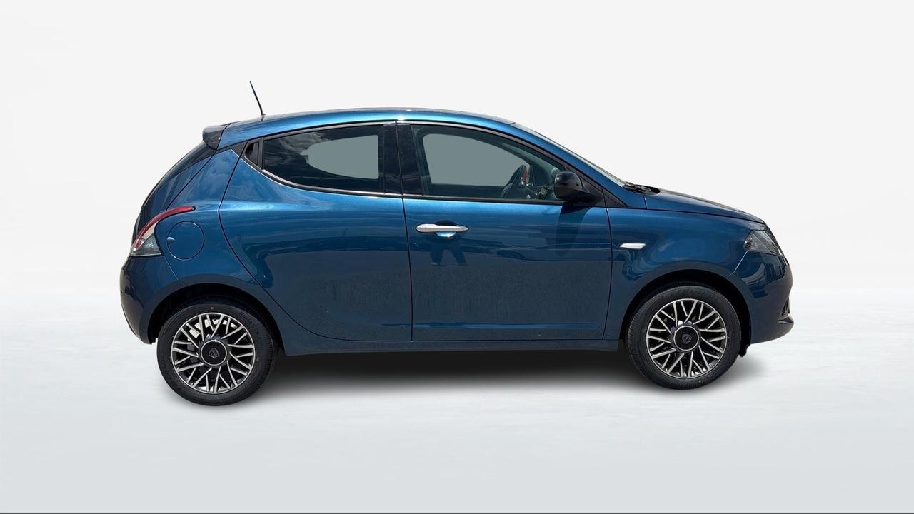 Lancia Ypsilon 1.0 FireFly 5 porte S&S Hybrid Silver