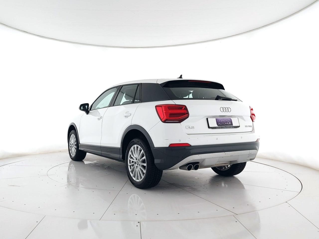 AUDI Q2 35 1.5 tfsi Business Design LED+C17"