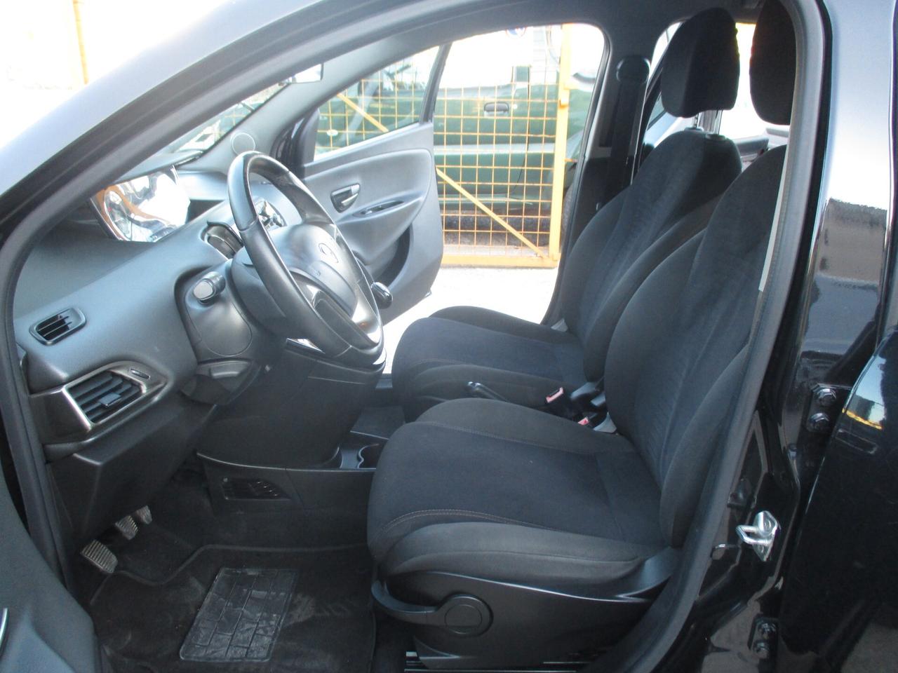 Lancia Ypsilon 1.3 MJT 95 CV 5 porte Platinum