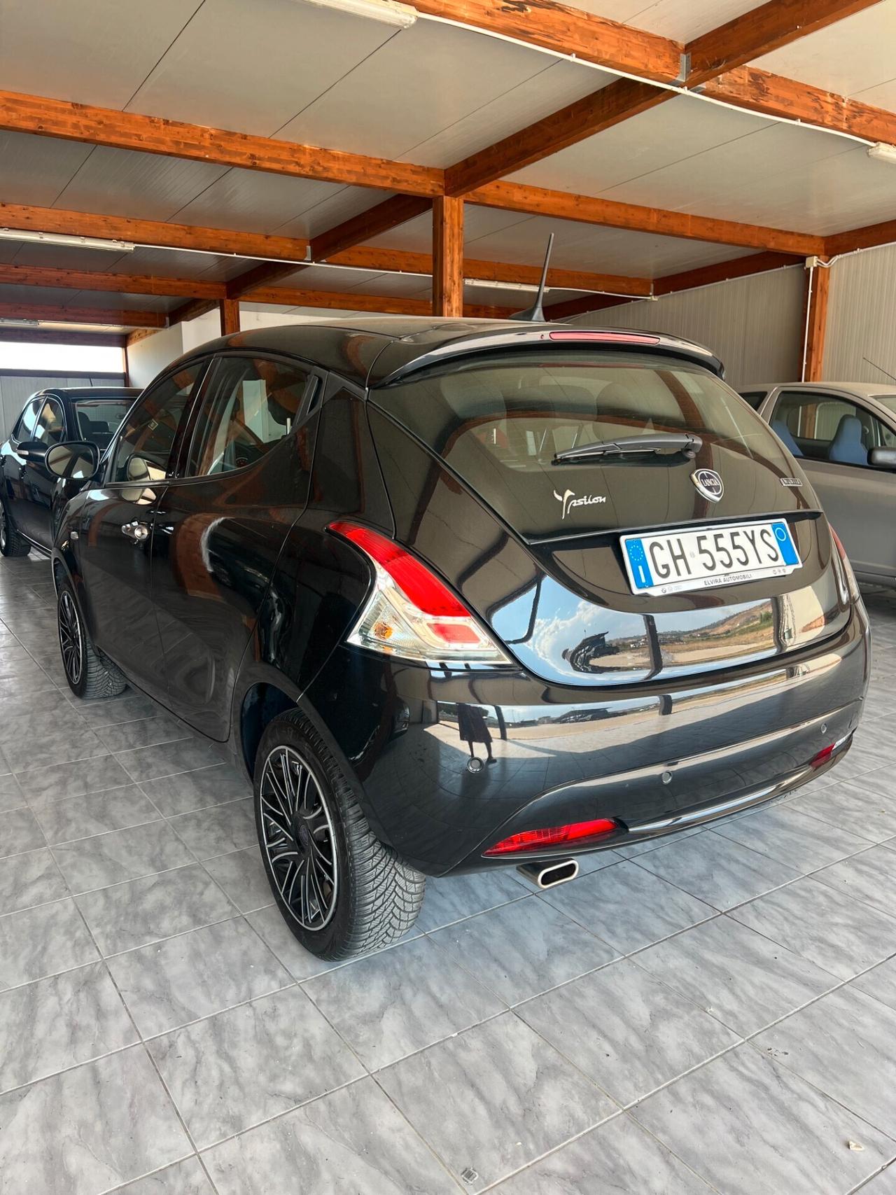 Lancia Ypsilon 1.0 FireFly 5 porte S&S Hybrid Ecochic Gold