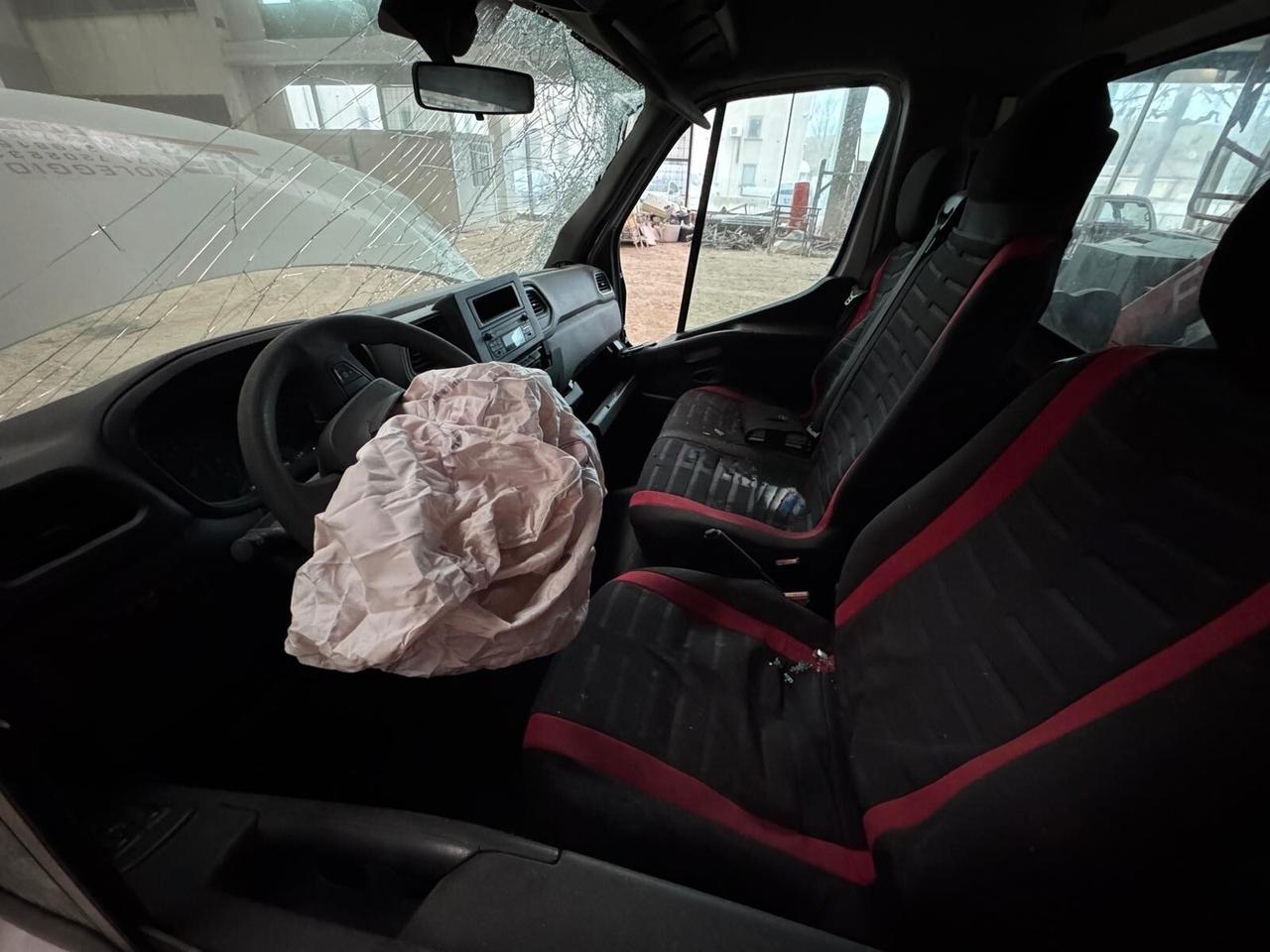 Nissan NV400 (o Interstar) + Gru Fassi F28 - INCIDENTATO