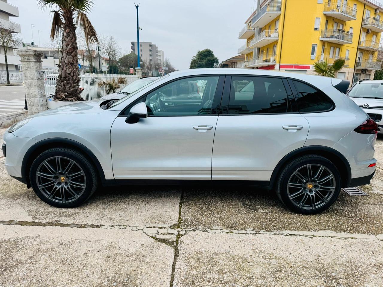 PORSCHE CAYENNE 3.0 250cv FULL FULL 15( PERMUTO)