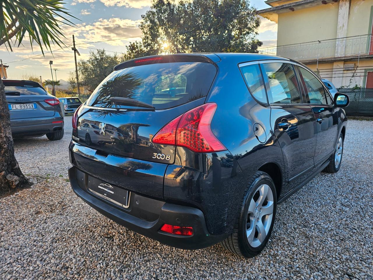 Peugeot 3008 1.6 HDi 112CV cambio robotizzato Business