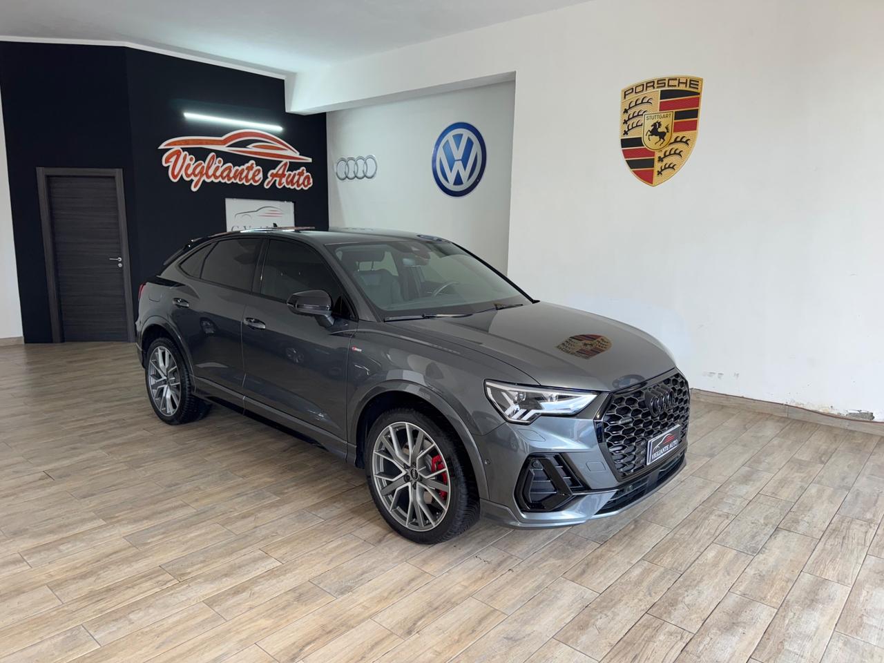 Audi Q3 40 TDI quattro S tronic Identity Black