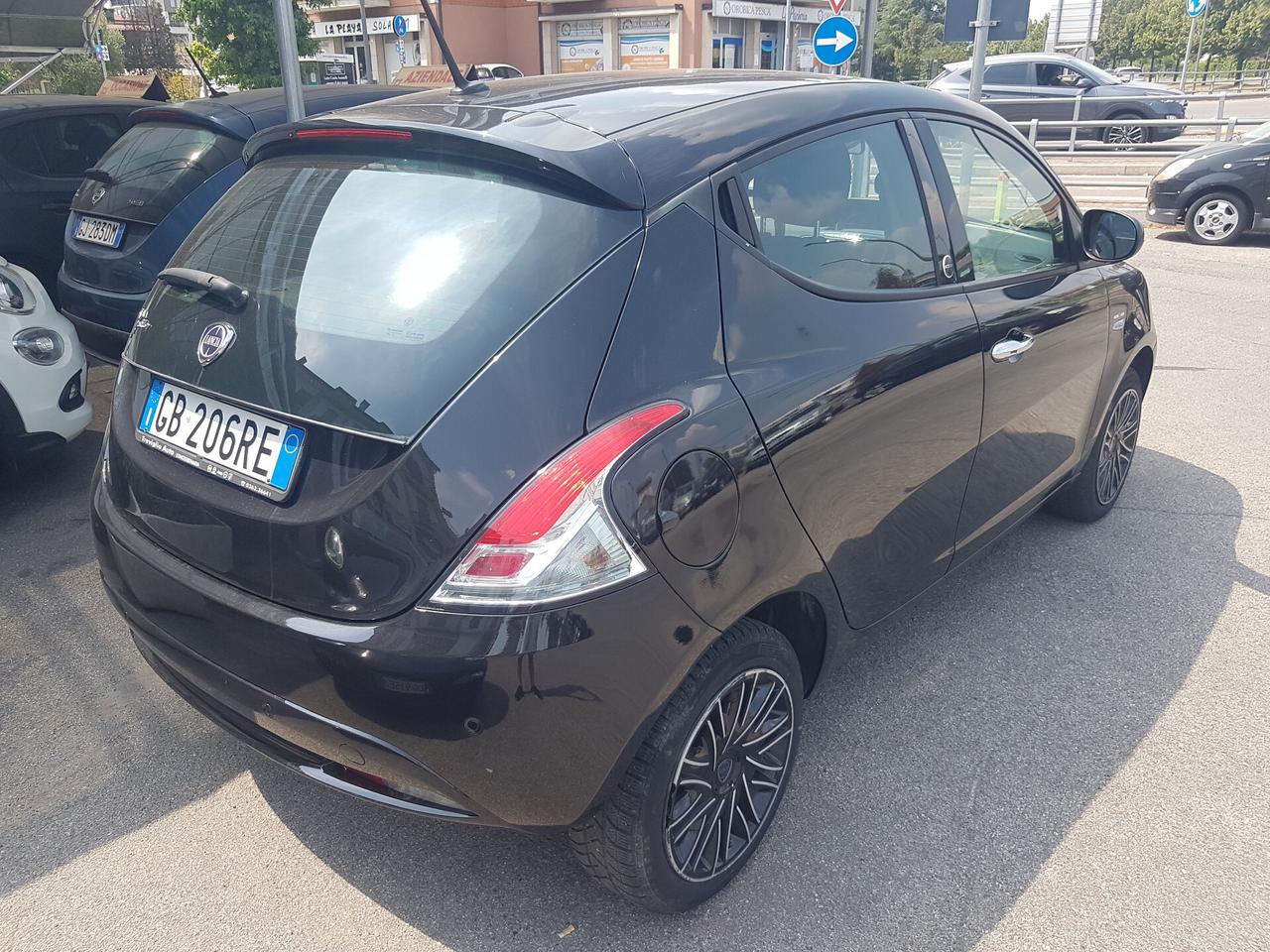 Lancia Ypsilon 1.2 69 CV 5 porte GPL Ecochic Black and Noir