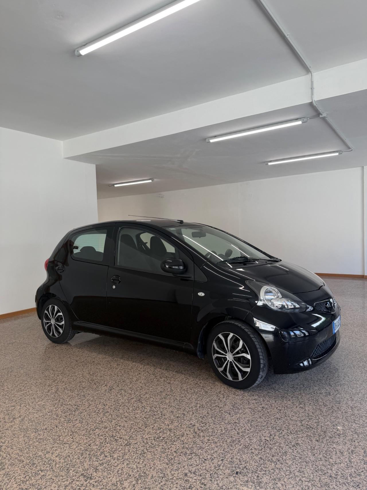 Toyota Aygo 1.0 12V VVT-i 5 porte Sol