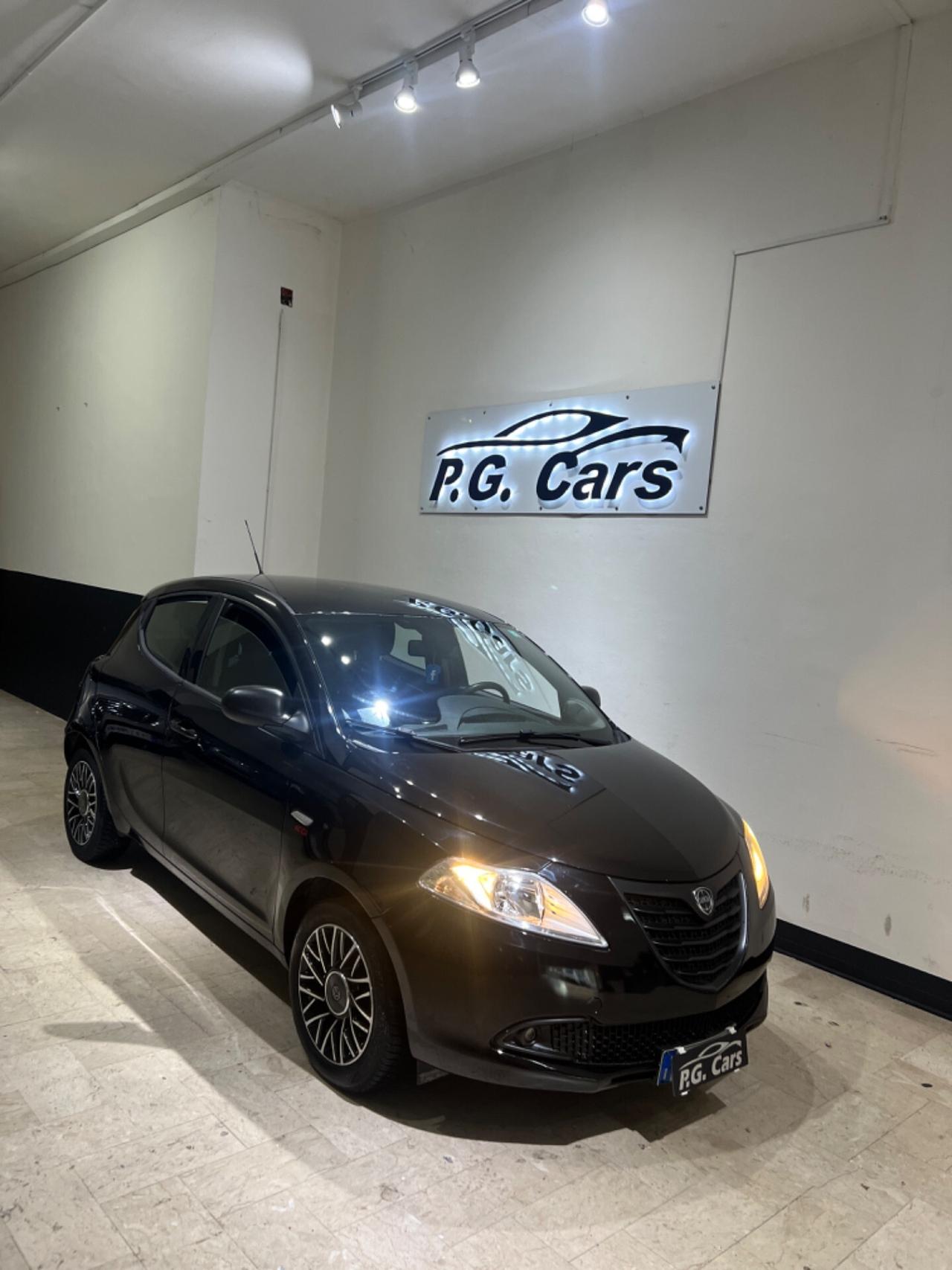 Lancia Ypsilon 1.3 MJT 16V 95 CV 5 porte S&S S Momodesign