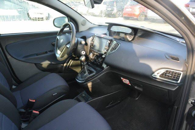 LANCIA Ypsilon 1.0 firefly hybrid Platino s&s 70cv