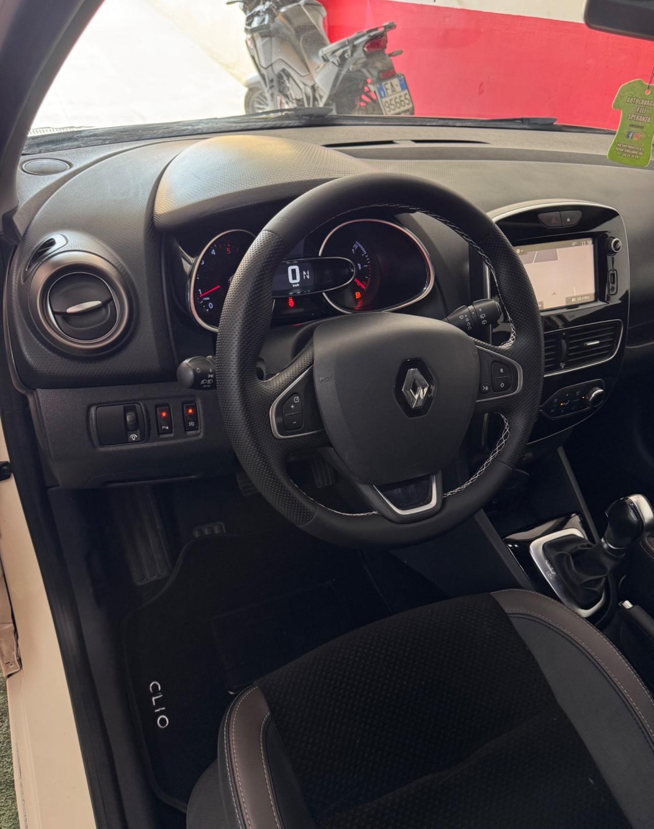 Renault Clio dCi 8V 90CV EDC Start&Stop 5 porte Energy Intens