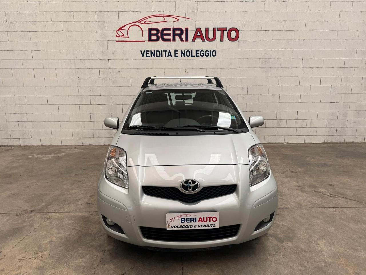 Toyota Yaris benzina adatta neopatentati