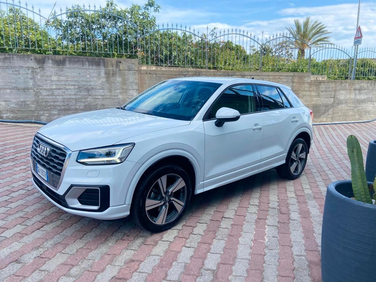 Audi Q2 30 1.6 tdi 116cv S-Tronic Admired