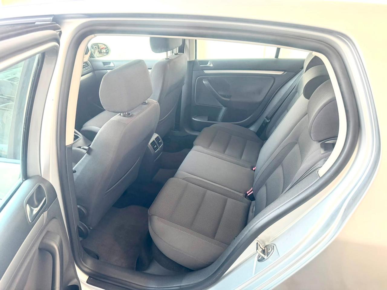 Volkswagen Golf 1.6 16V FSI 5p. Sportline