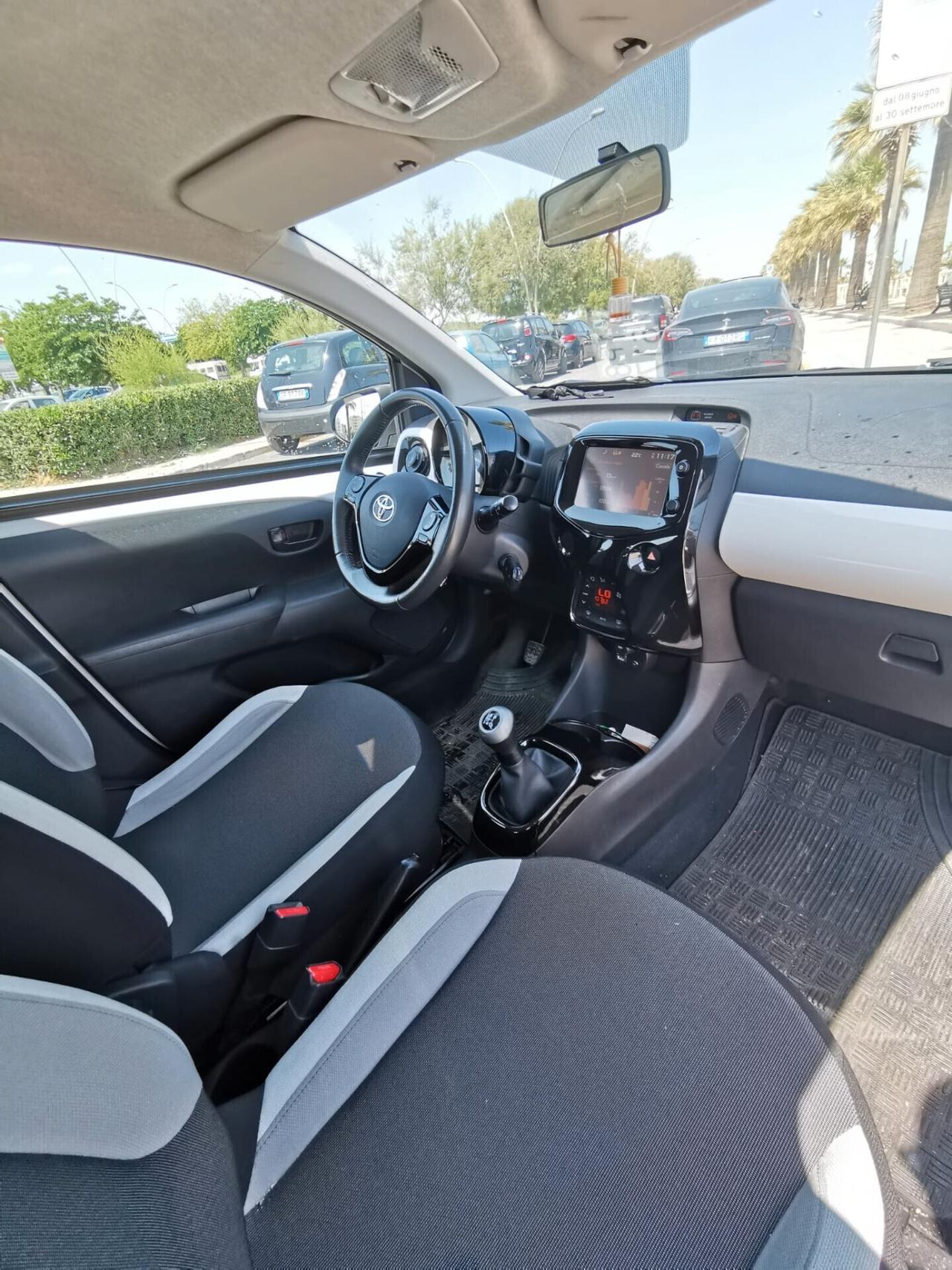 Toyota Aygo 1.0 VVT-i 69 CV 5 porte x-cool 10/2014