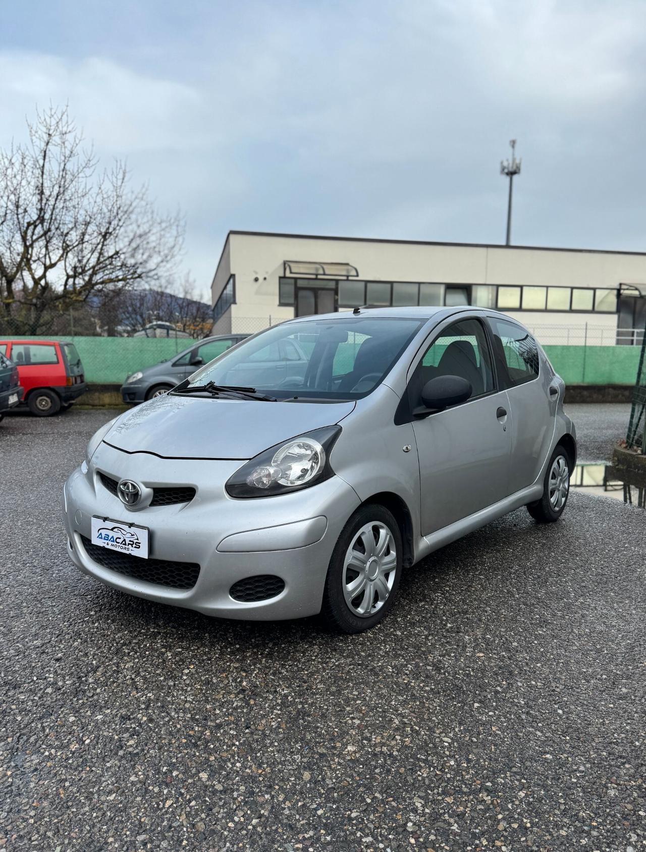 Toyota Aygo 1.0 50kW Benz 5p *67.000 km*UNICO proprietario*