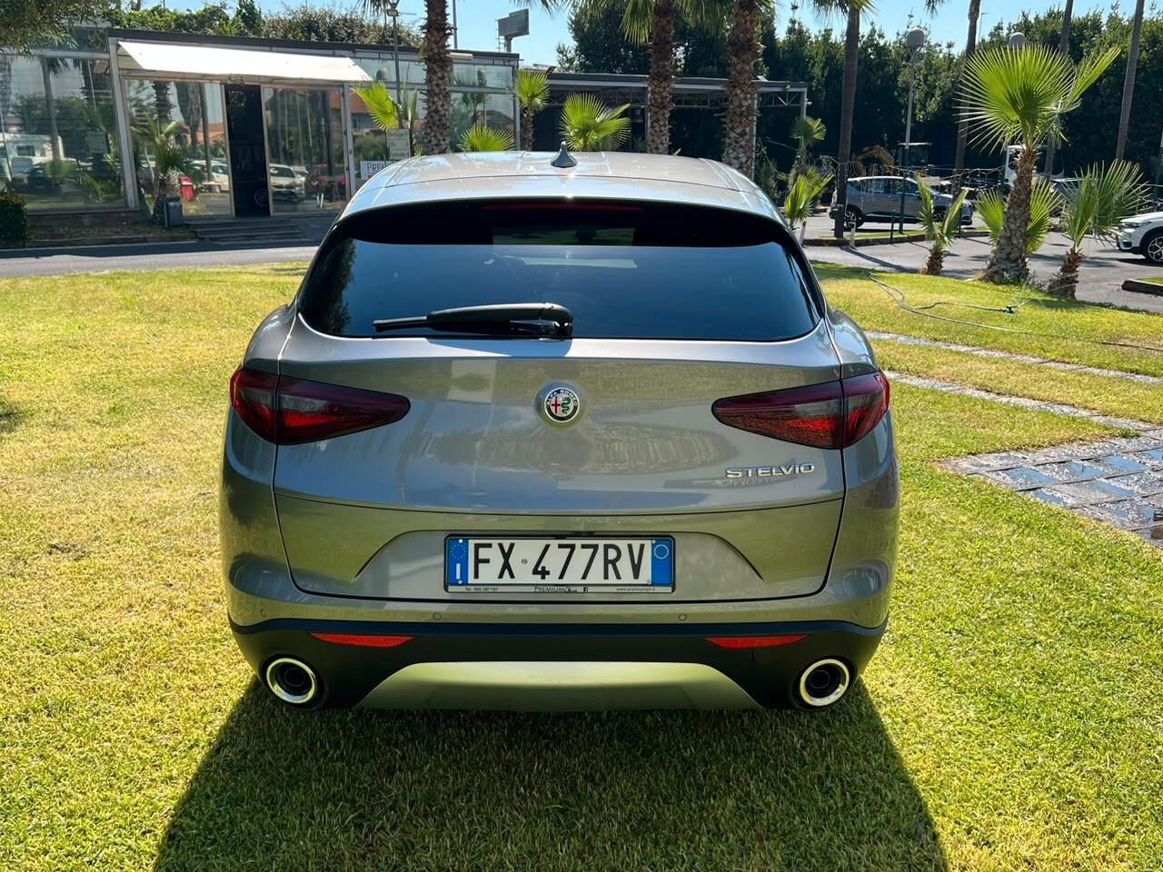 Alfa Romeo Stelvio 2.2 Turbodiesel 160 CV AT8 RWD Sport-Tech