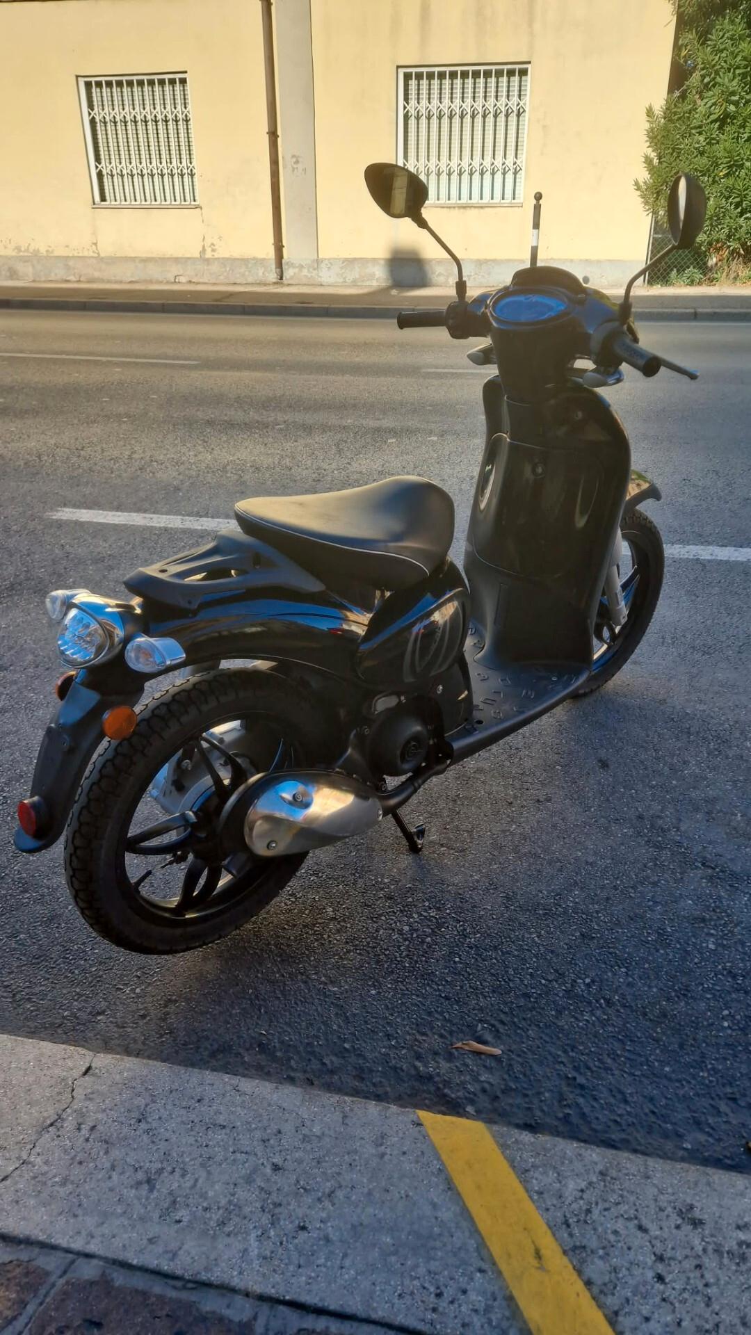 Aprilia Scarabeo 50 2T Street Nero (06/17)