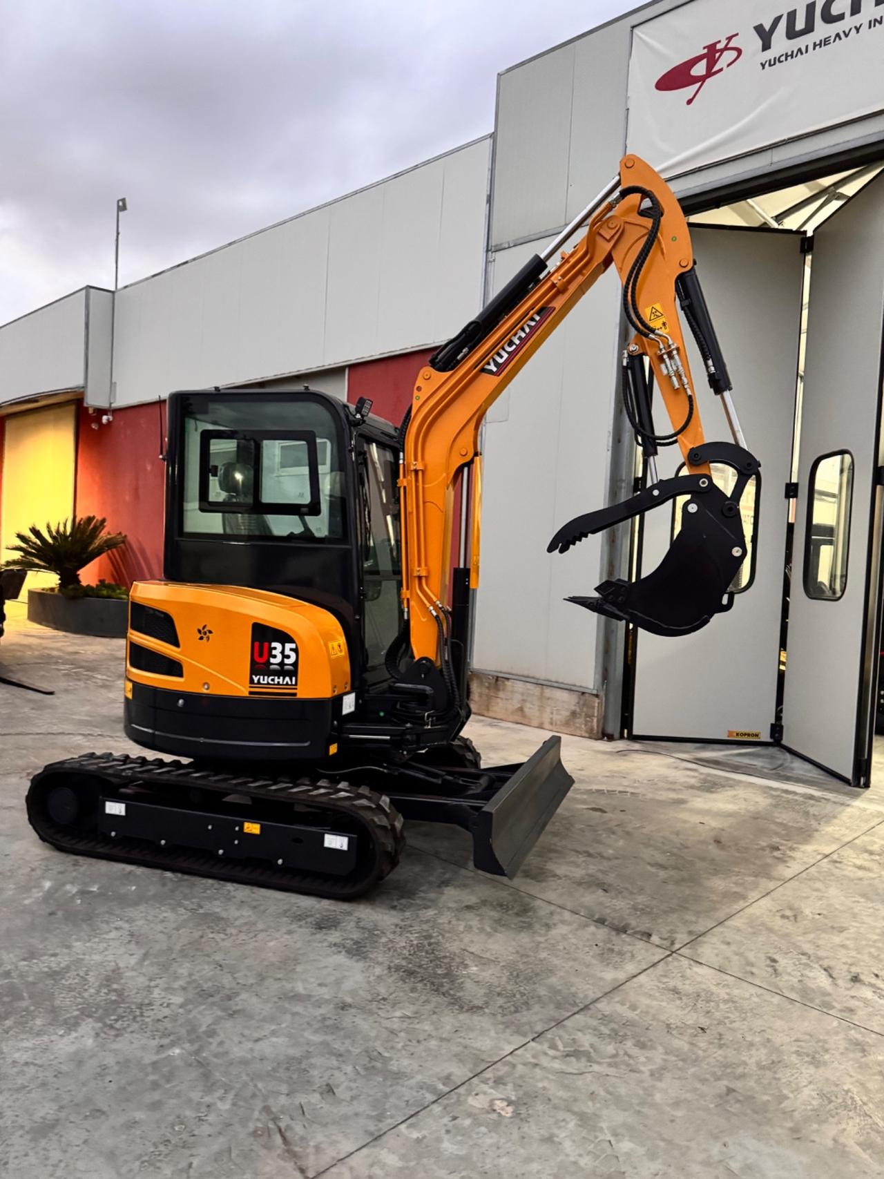 Miniescavatore Yuchai U 35