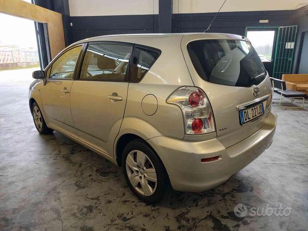 TOYOTA Corolla Verso 2.2 16V D-4D DPF Luna 7pti