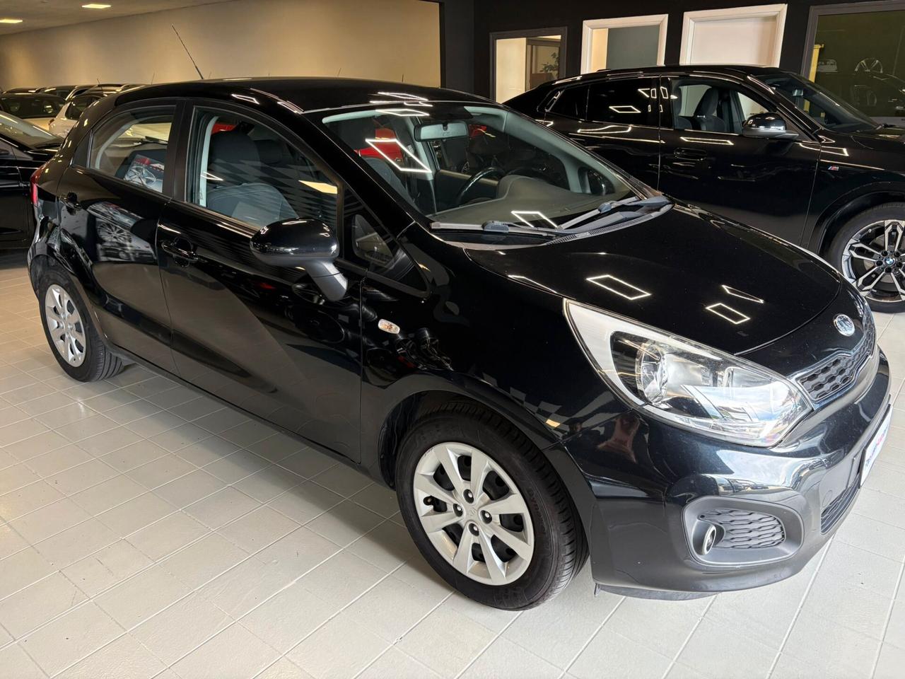 Kia Rio 1.1 CRDi 5p. Cool Neopatentati