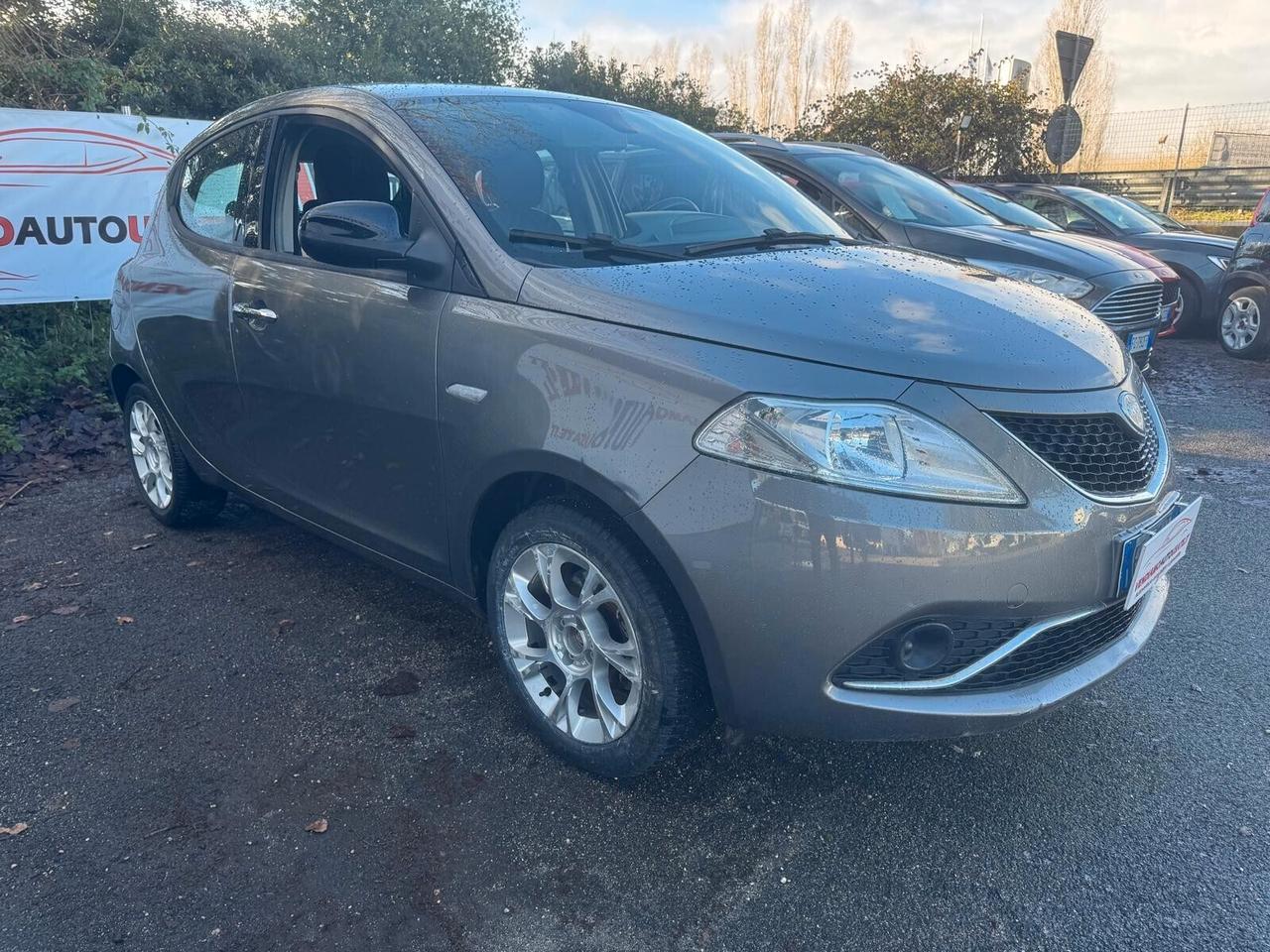 Lancia Ypsilon 1.2 69 CV 5 porte Silver