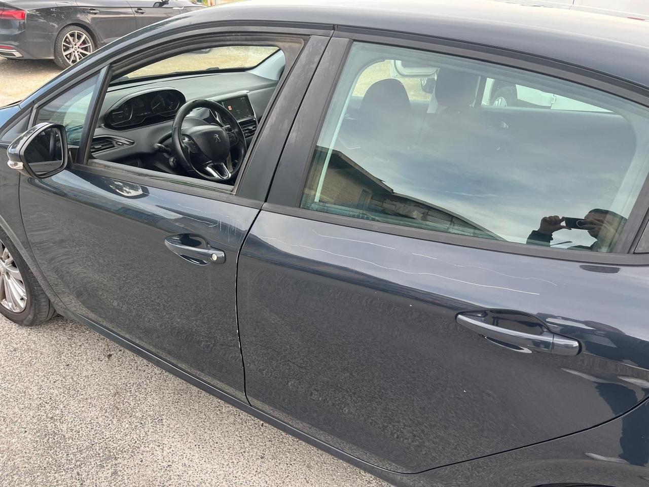 Peugeot 208 PureTech 82 5 porte Allure