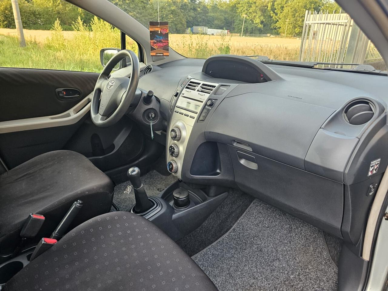 Toyota Yaris 1.0 benzina