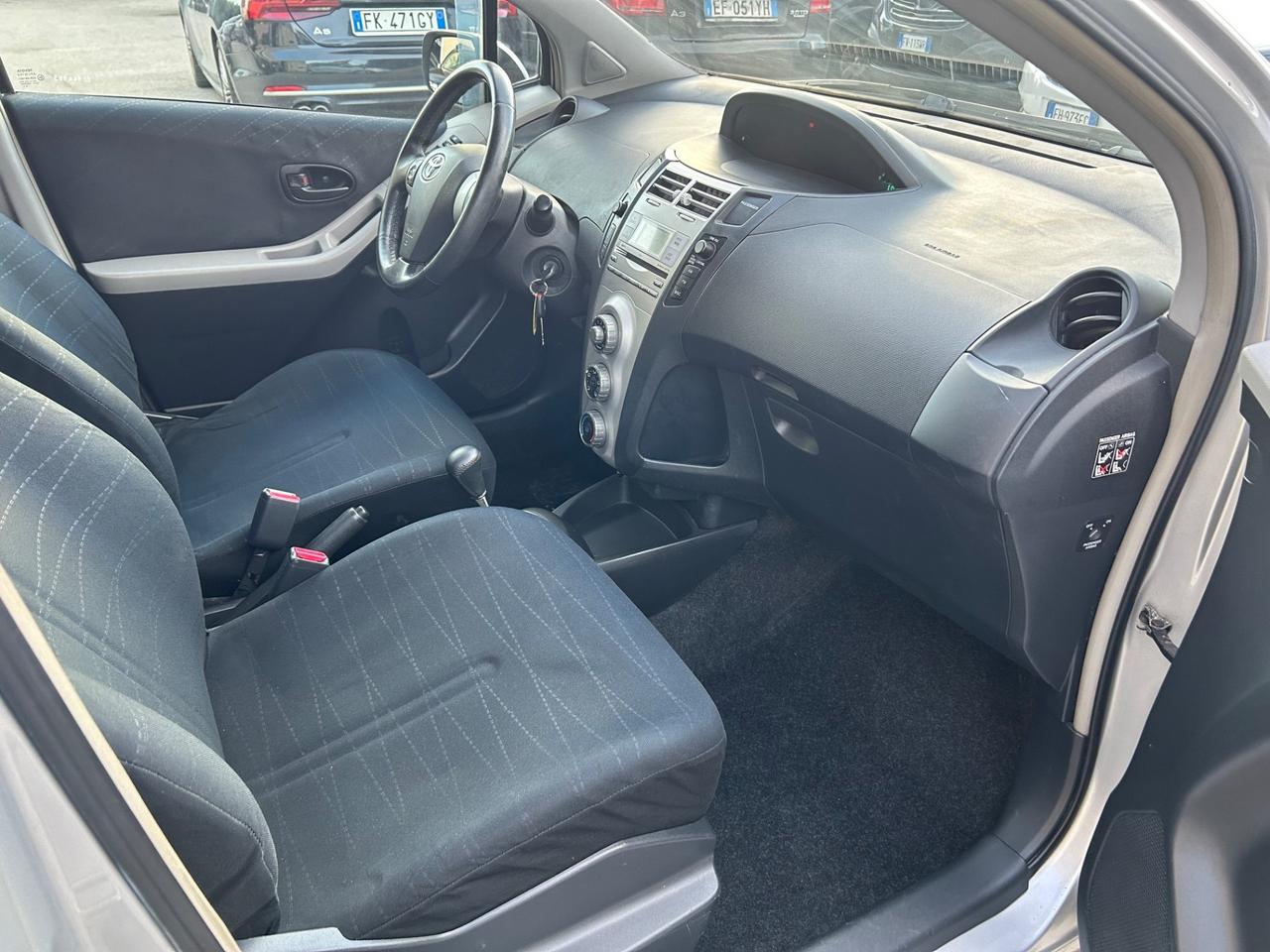 Toyota Yaris 1.3 5 porte cambio Automatico 123000kn