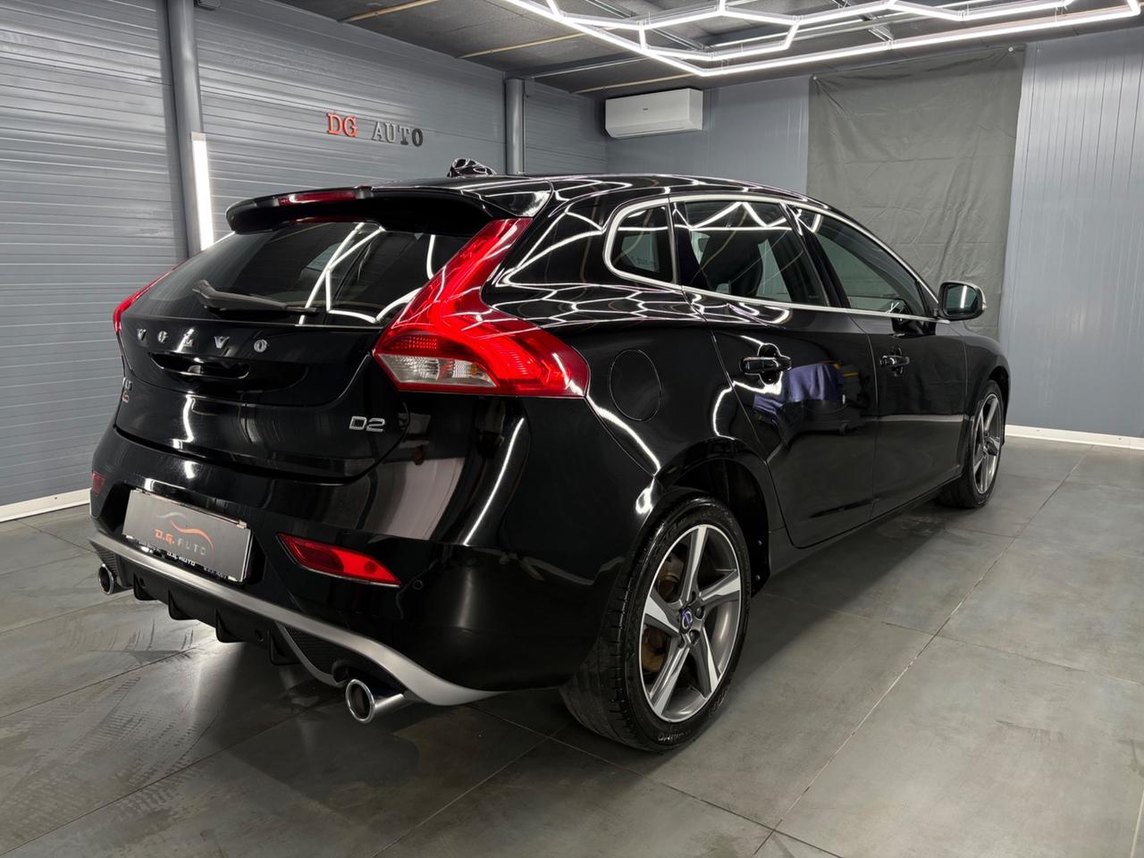 Volvo V40 D4 R-design Momentum