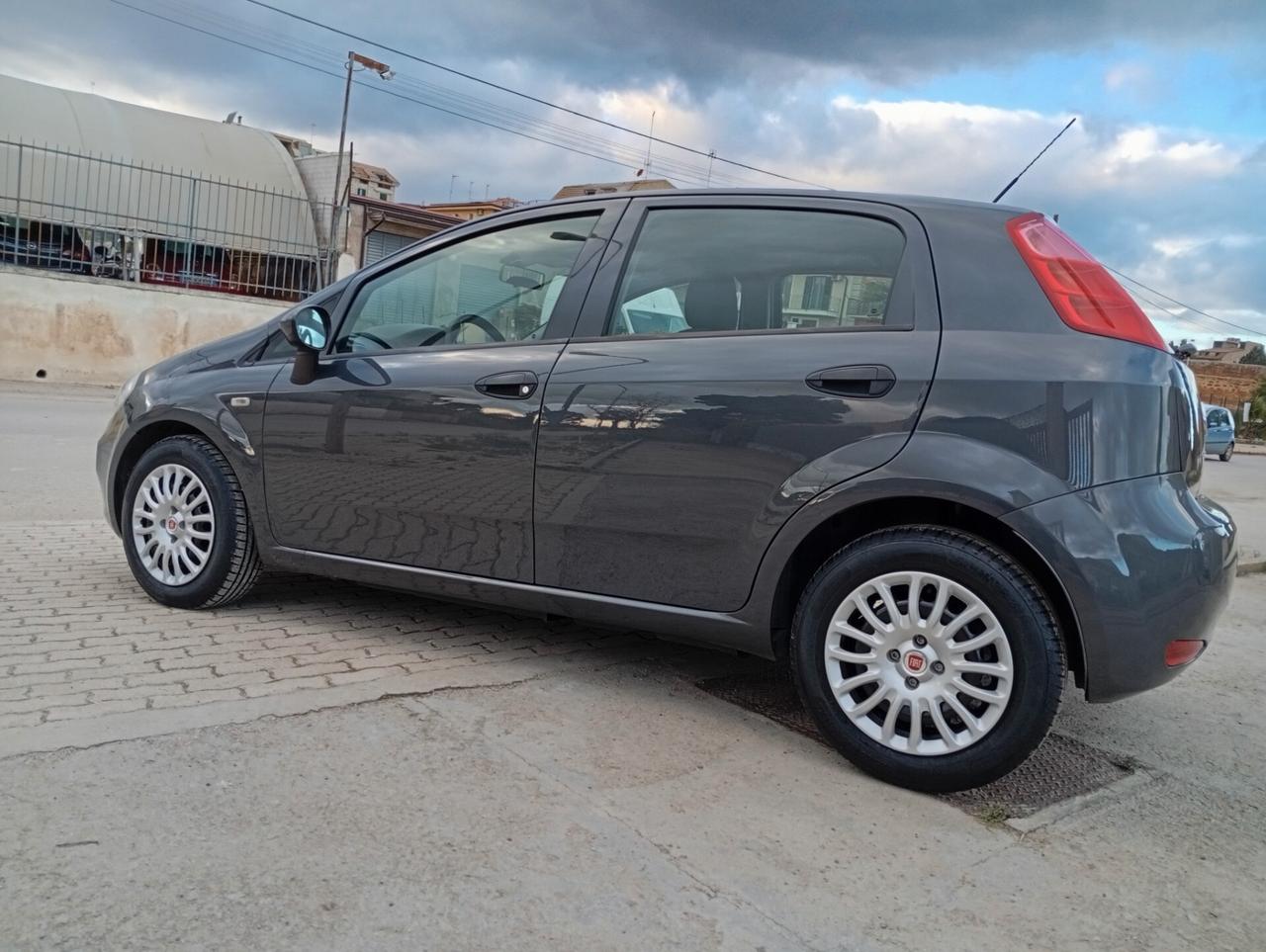 Fiat Punto 1.3 MJT II S&S 95 CV 5 porte Street