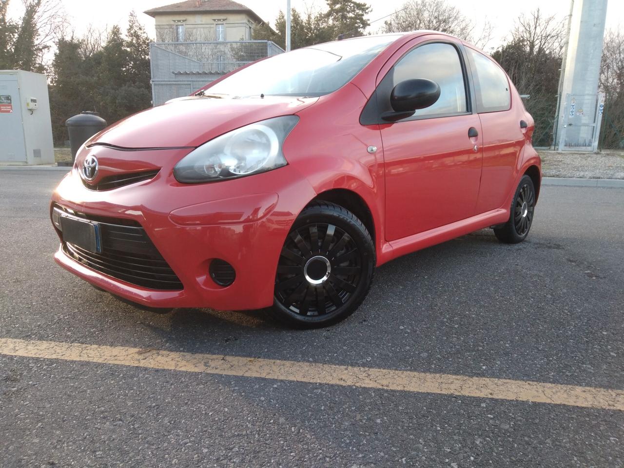 Toyota Aygo 1.0 12V VVT-i 5 porte Cool Soda Connect x neopatentati