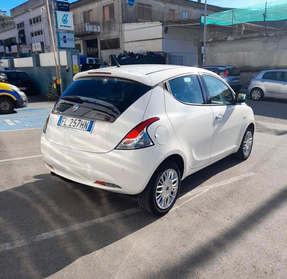 Lancia Ypsilon 1.2 69 CV 5 porte Gold