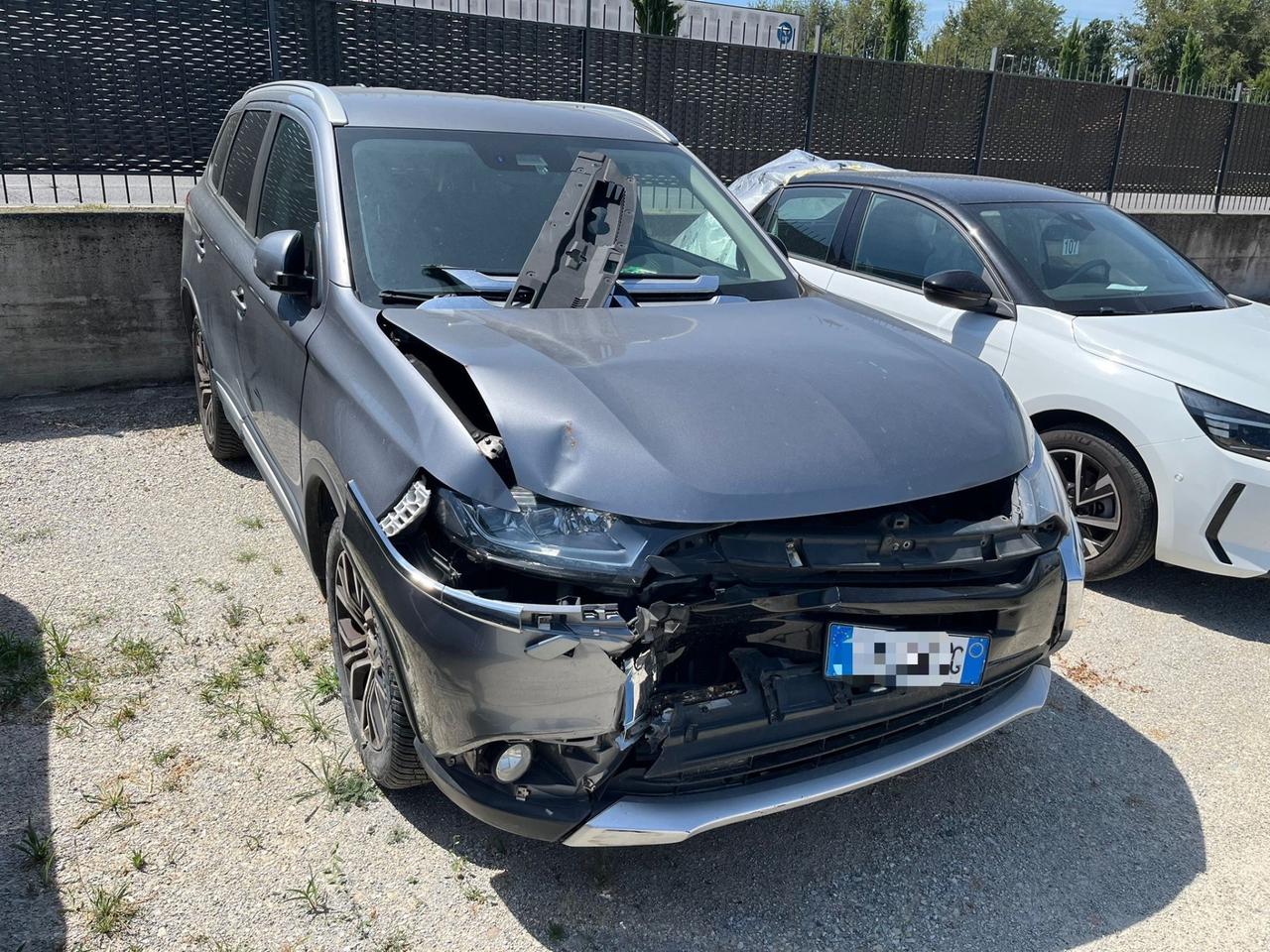Mitsubishi Outlander 2.2 DI-D 4WD Instyle Plus SDA 7 posti