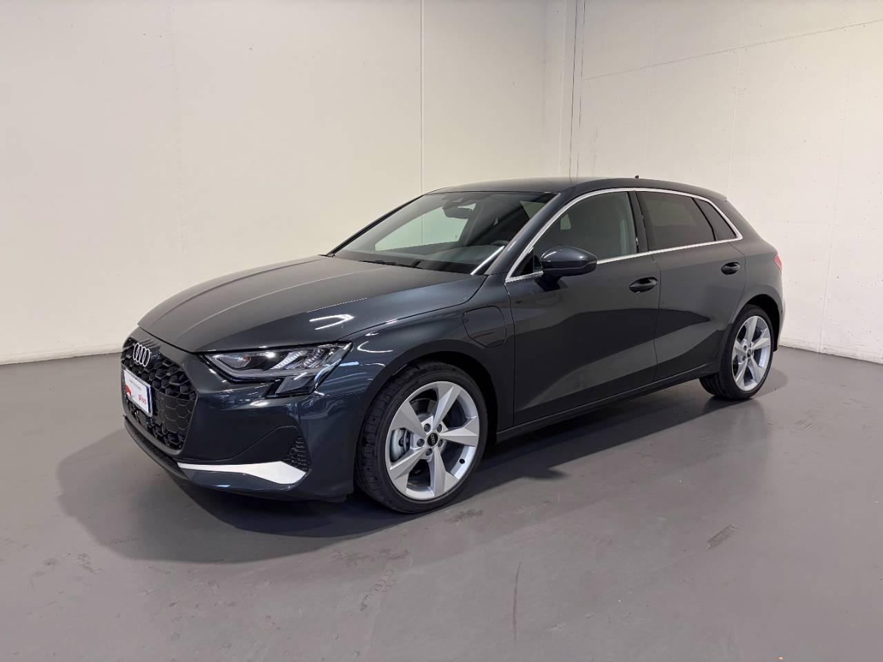 AUDI A3 SPORTBACK 40 TFSIe S-TRONIC BUSINESS ADVANCED