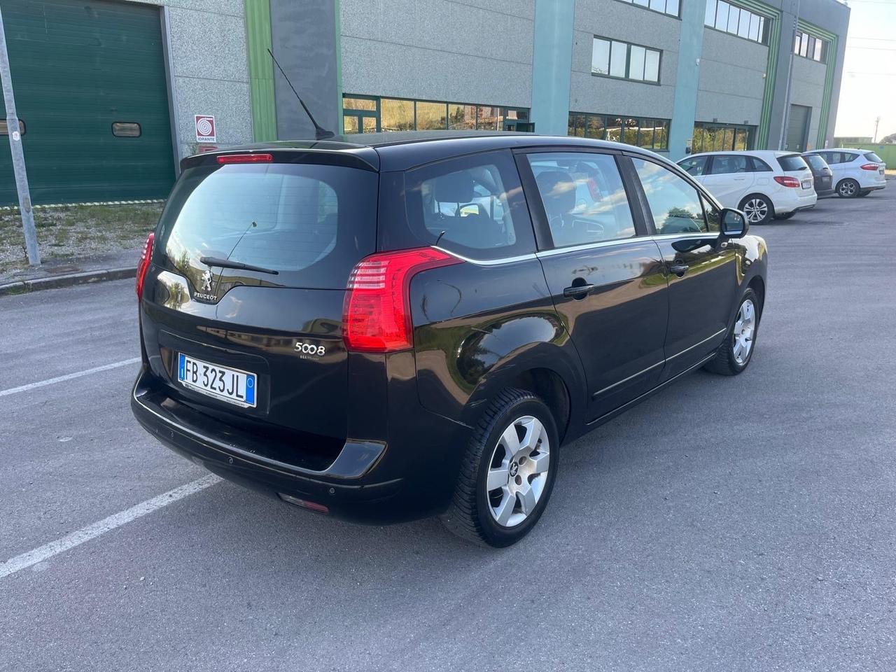 Peugeot 5008 1.6 HDi 115CV Business 7 POSTI