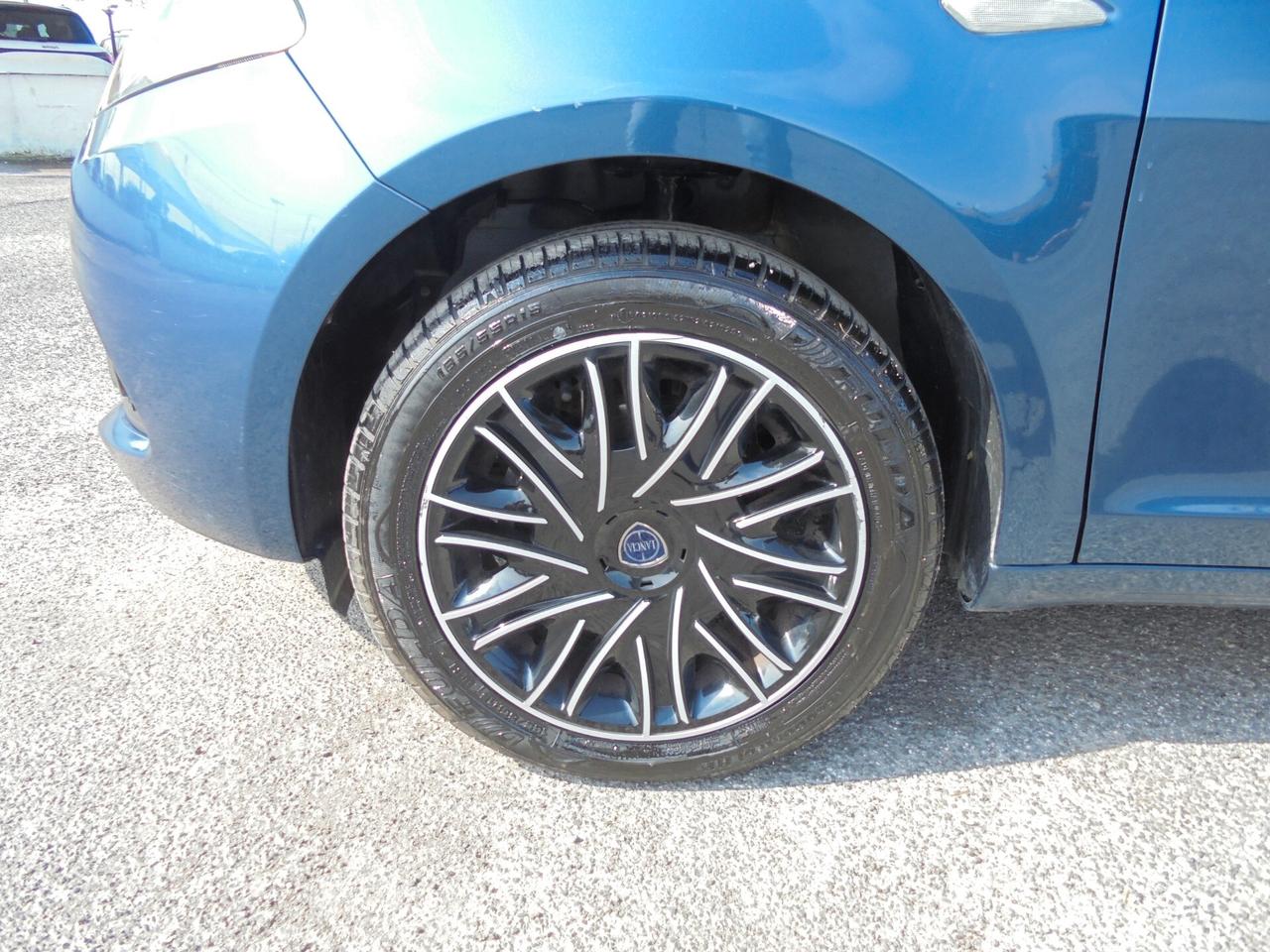 Lancia Ypsilon 1.0 FireFly 5 porte S&S Hybrid Gold