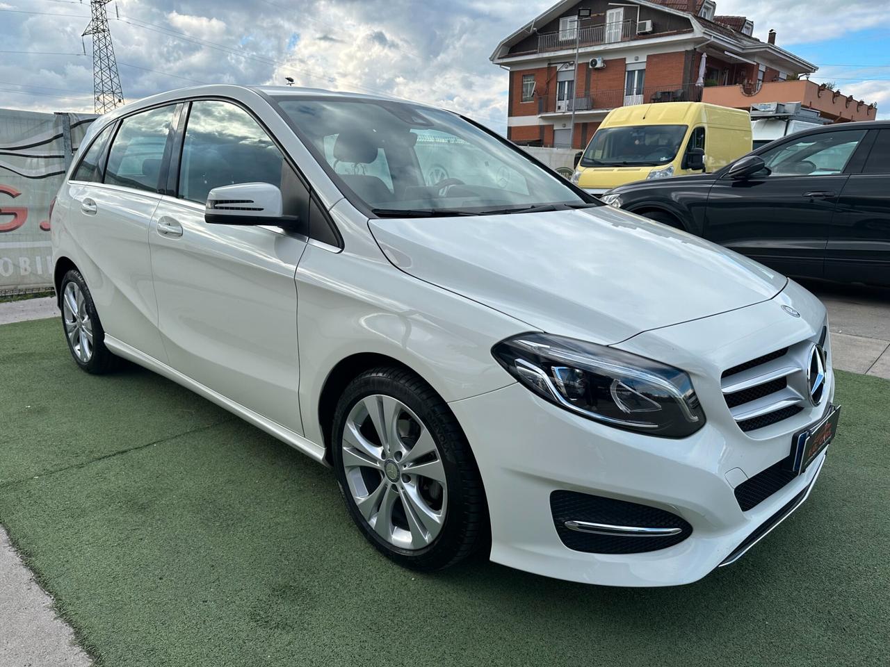 Mercedes-Benz B 180 SPORT*AUT*NAVI*KAMERA*KEY*BLUETOOTH*F1*MULTILED*