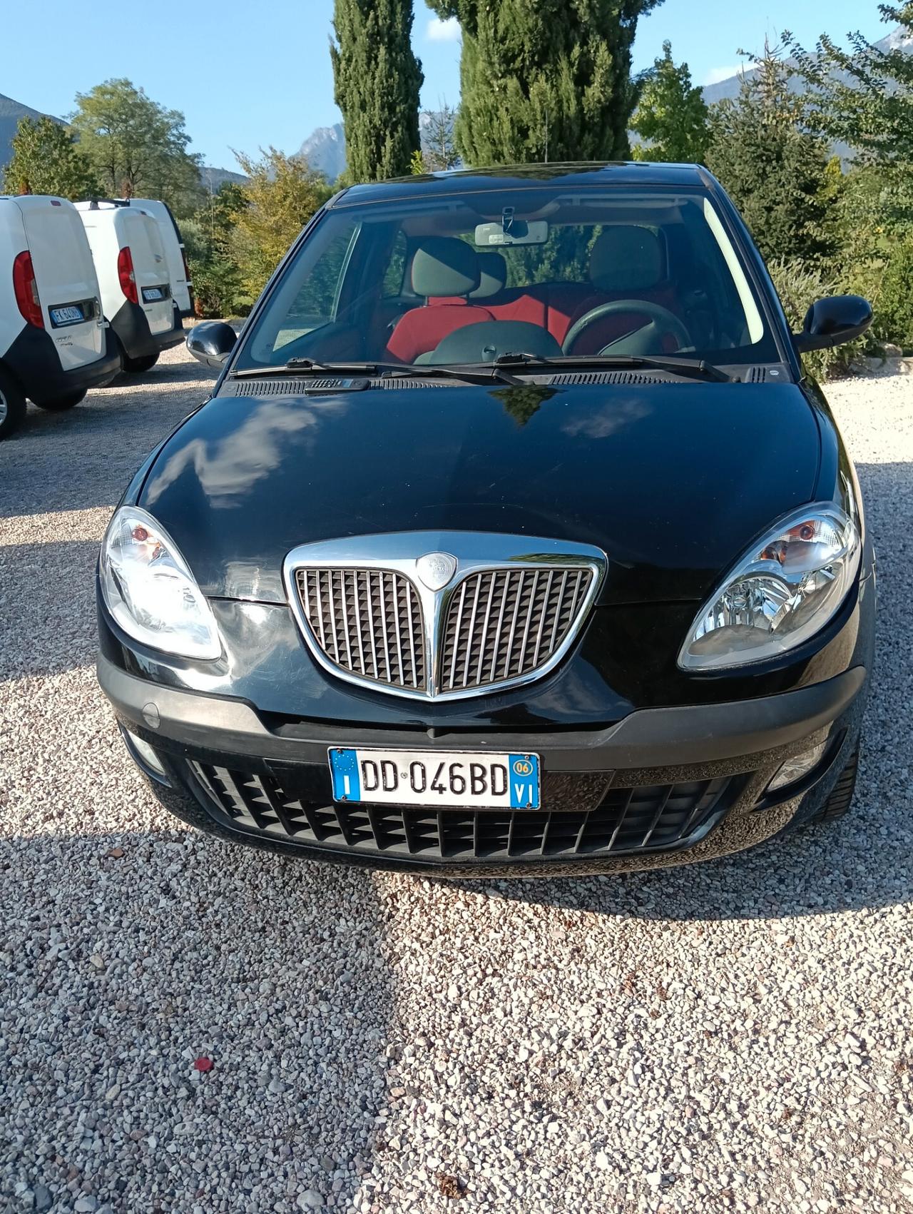Lancia Ypsilon