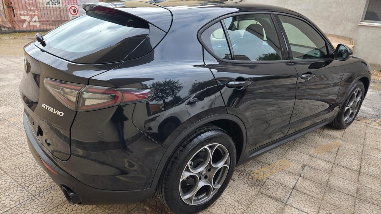 Alfa Romeo Stelvio 2.2 Turbodiesel 160 CV AT8 RWD Super