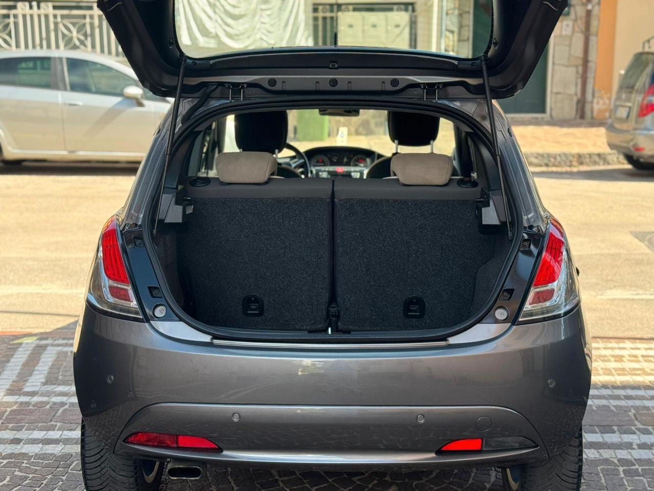 Lancia Ypsilon 1.2 69 CV 5 porte Platinum