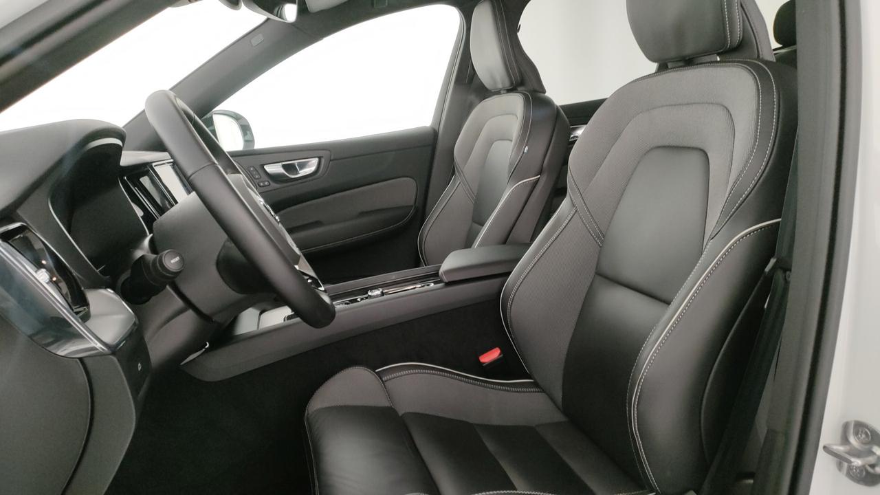 VOLVO XC60 2.0 b5 Plus Dark awd auto