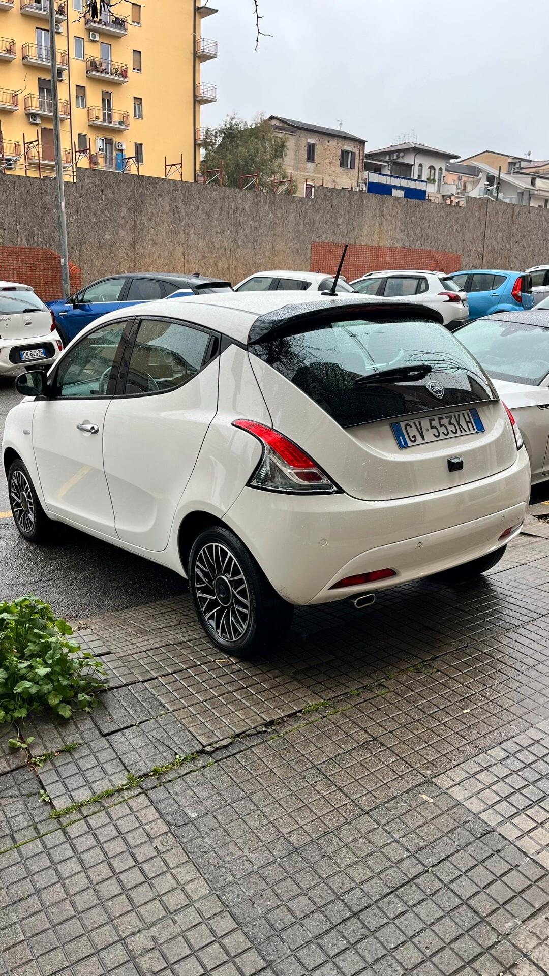 Lancia Ypsilon 1.0 2024 Platinum