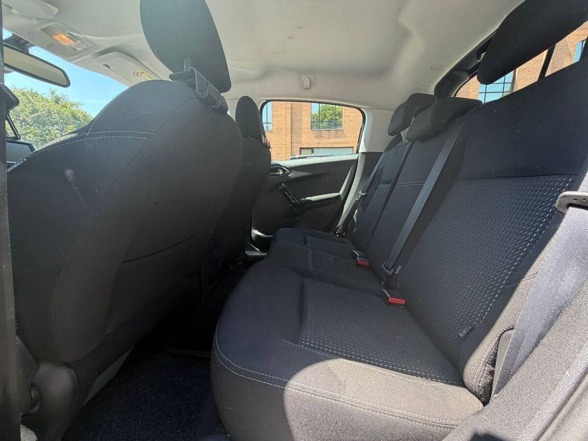Peugeot 208 1.2 puretech Allure 82cv 3p