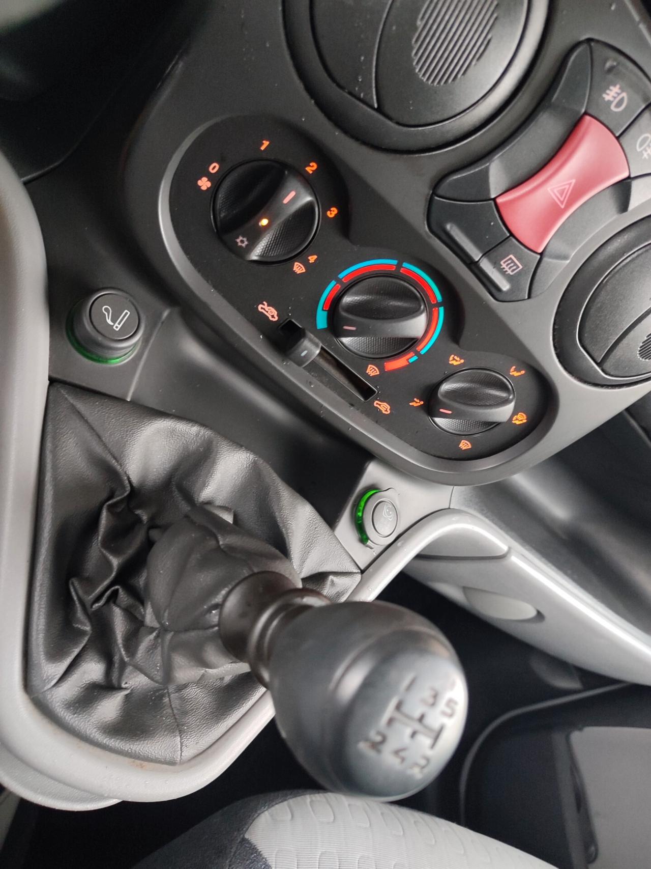 FIAT DOBLO 1.4BENZINA CON PEDANA DISABILI POCHI KM