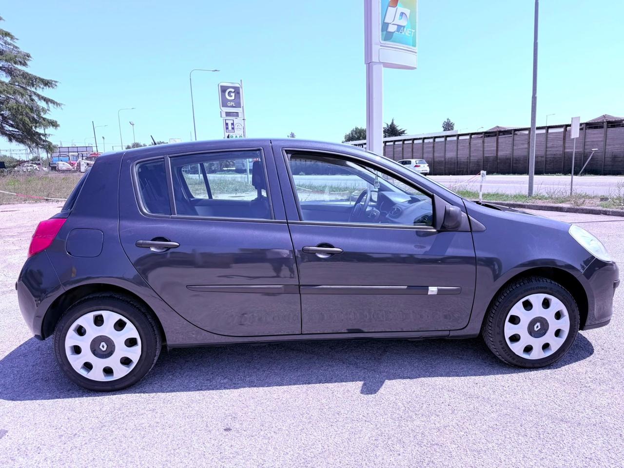 Renault Clio 1.2 benzina 5 porte Ok neopatentati